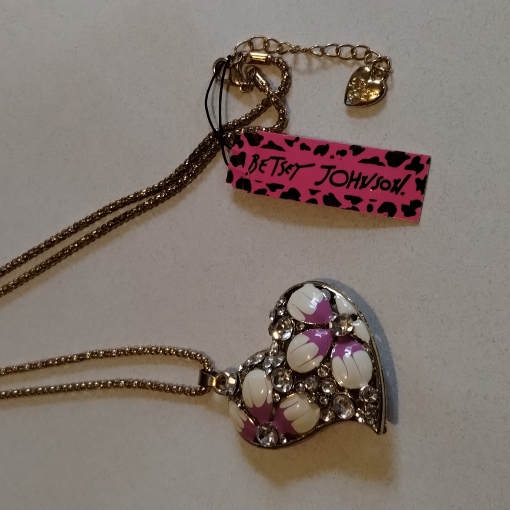 Betsey Puffed Heart Necklace! - Picture 2 of 7